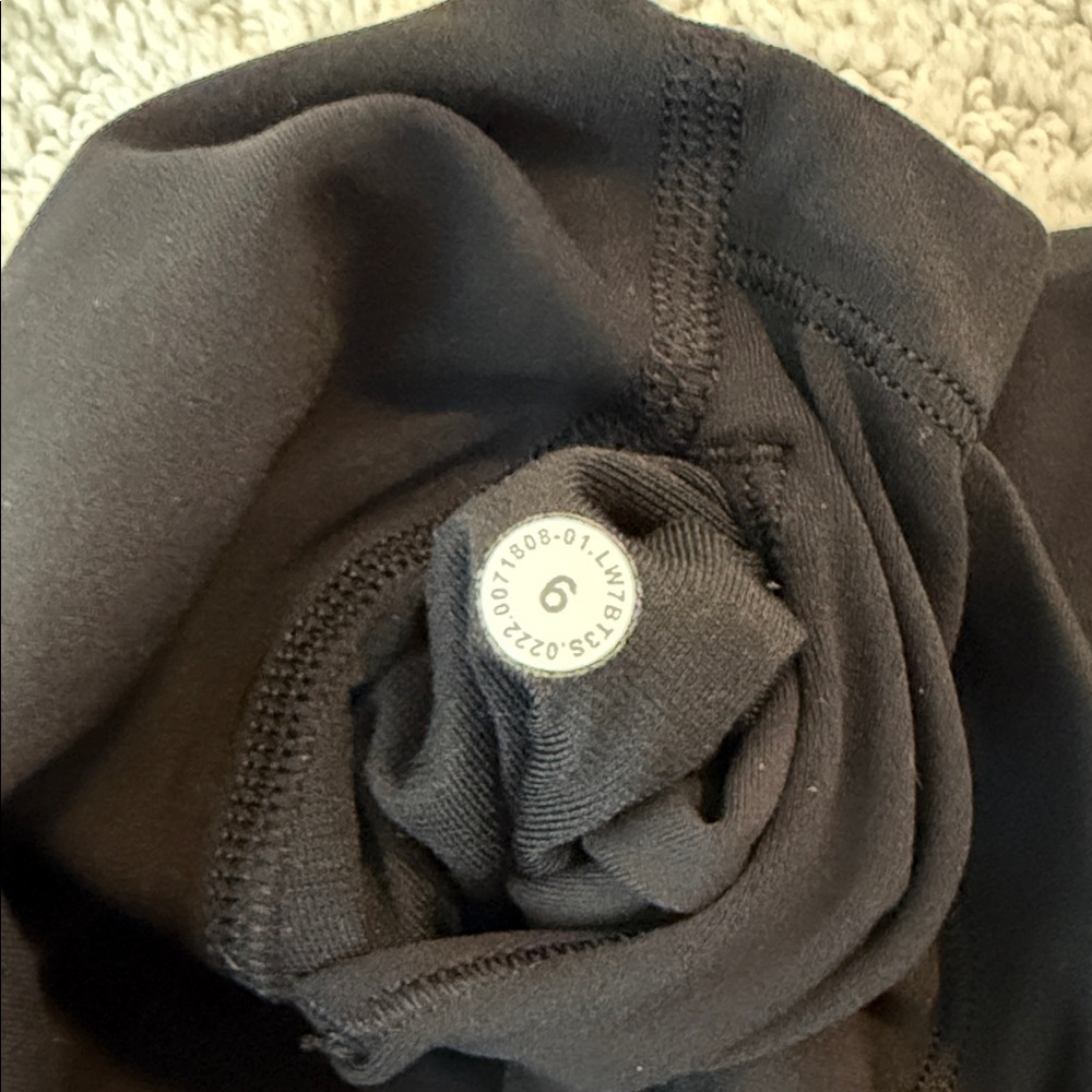 Lululemon black Women's High-Waisted biker short - Picture 2 of 3